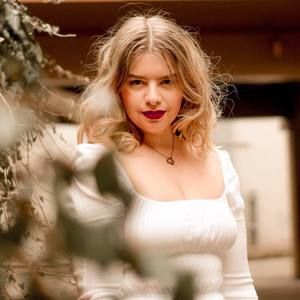 Meet your Posher, Claire